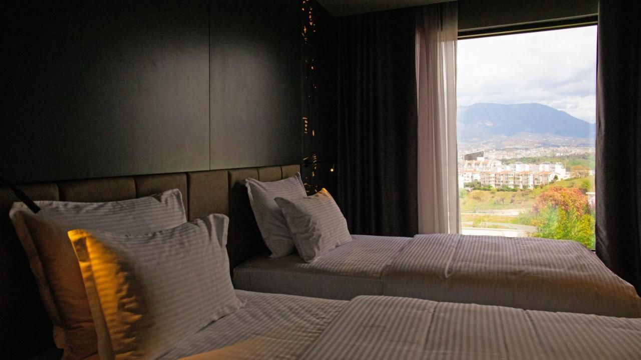 Arka Art Hotel Tirana Exteriör bild A room at the hotel