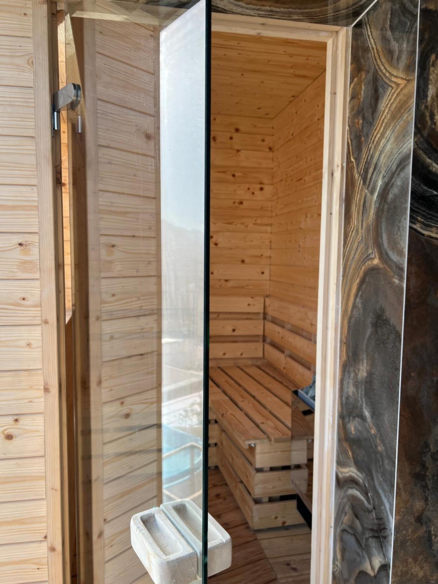 Arka Art Hotel Tirana Exteriör bild A modern Finnish sauna