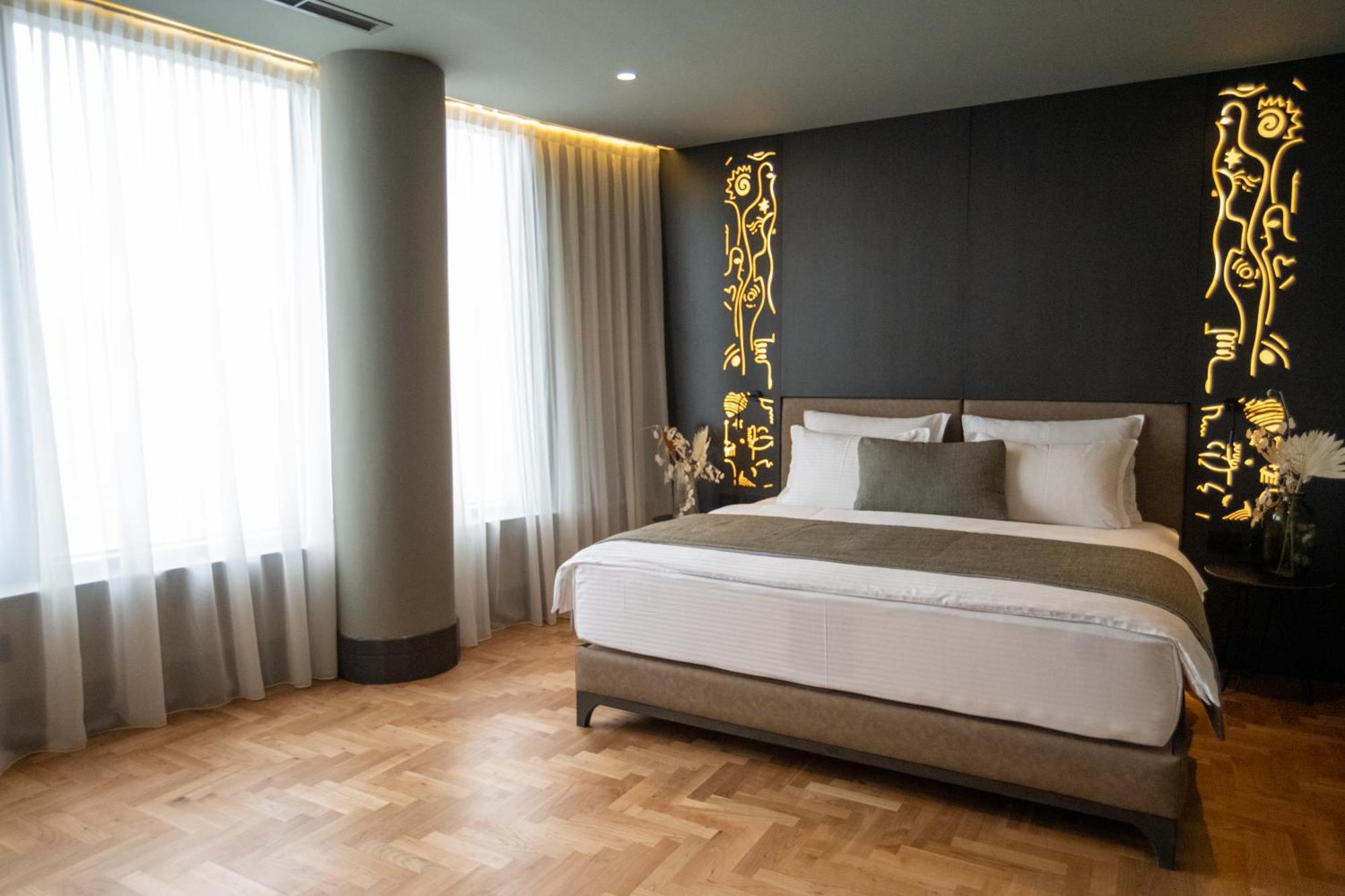 Arka Art Hotel Tirana Exteriör bild A bedroom at the hotel