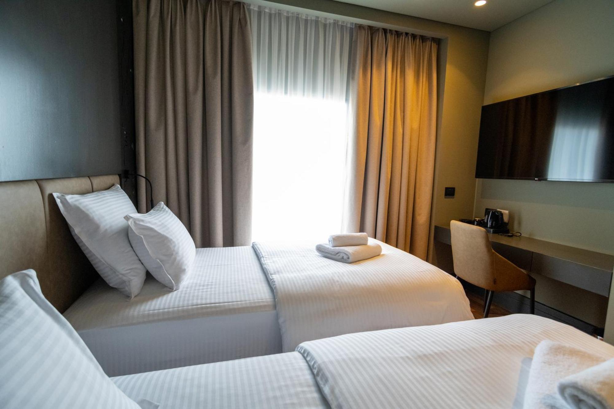 Arka Art Hotel Tirana Exteriör bild A room at the hotel