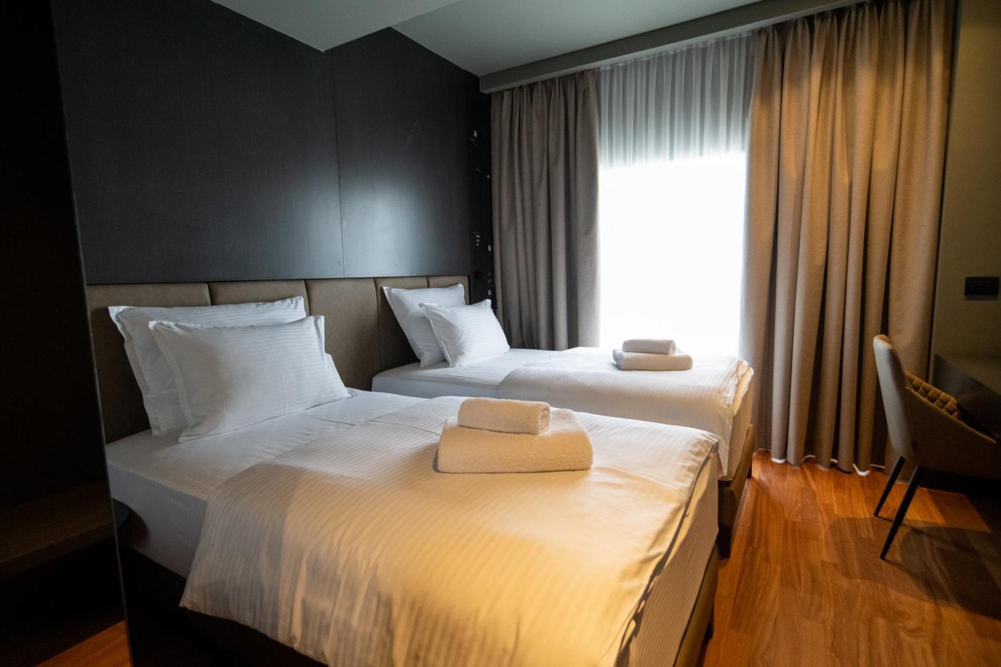 Arka Art Hotel Tirana Exteriör bild A room at the hotel