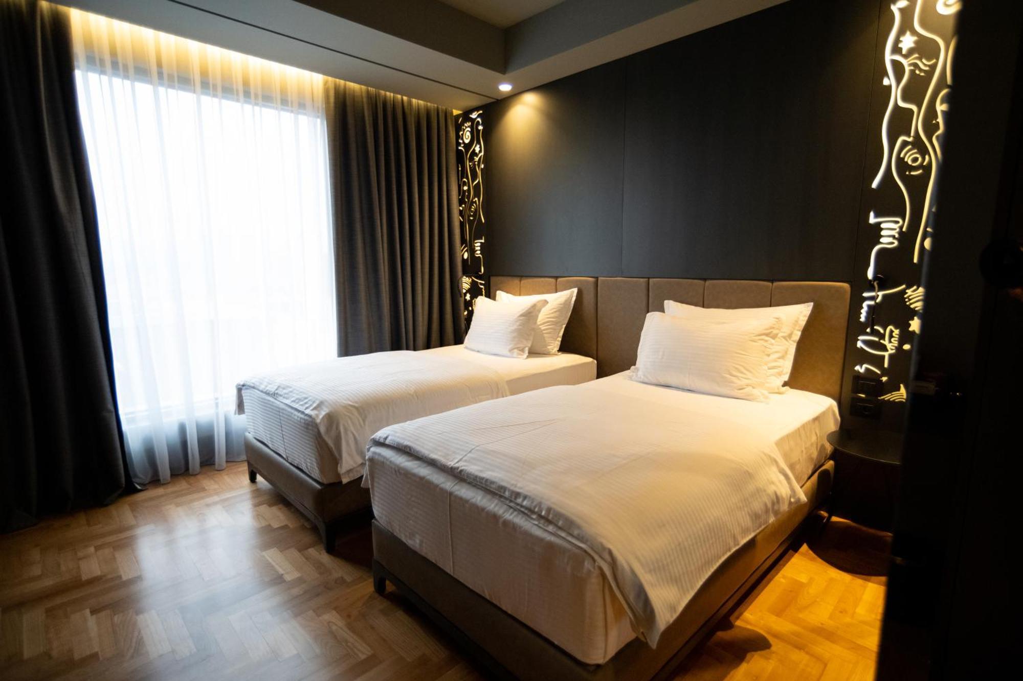 Arka Art Hotel Tirana Exteriör bild Deluxe Twin Room