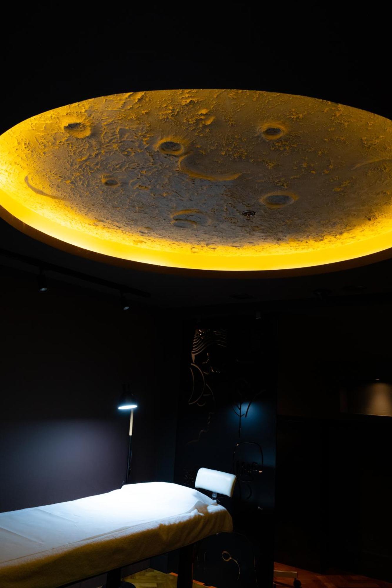 Arka Art Hotel Tirana Exteriör bild The ceiling of the chapel