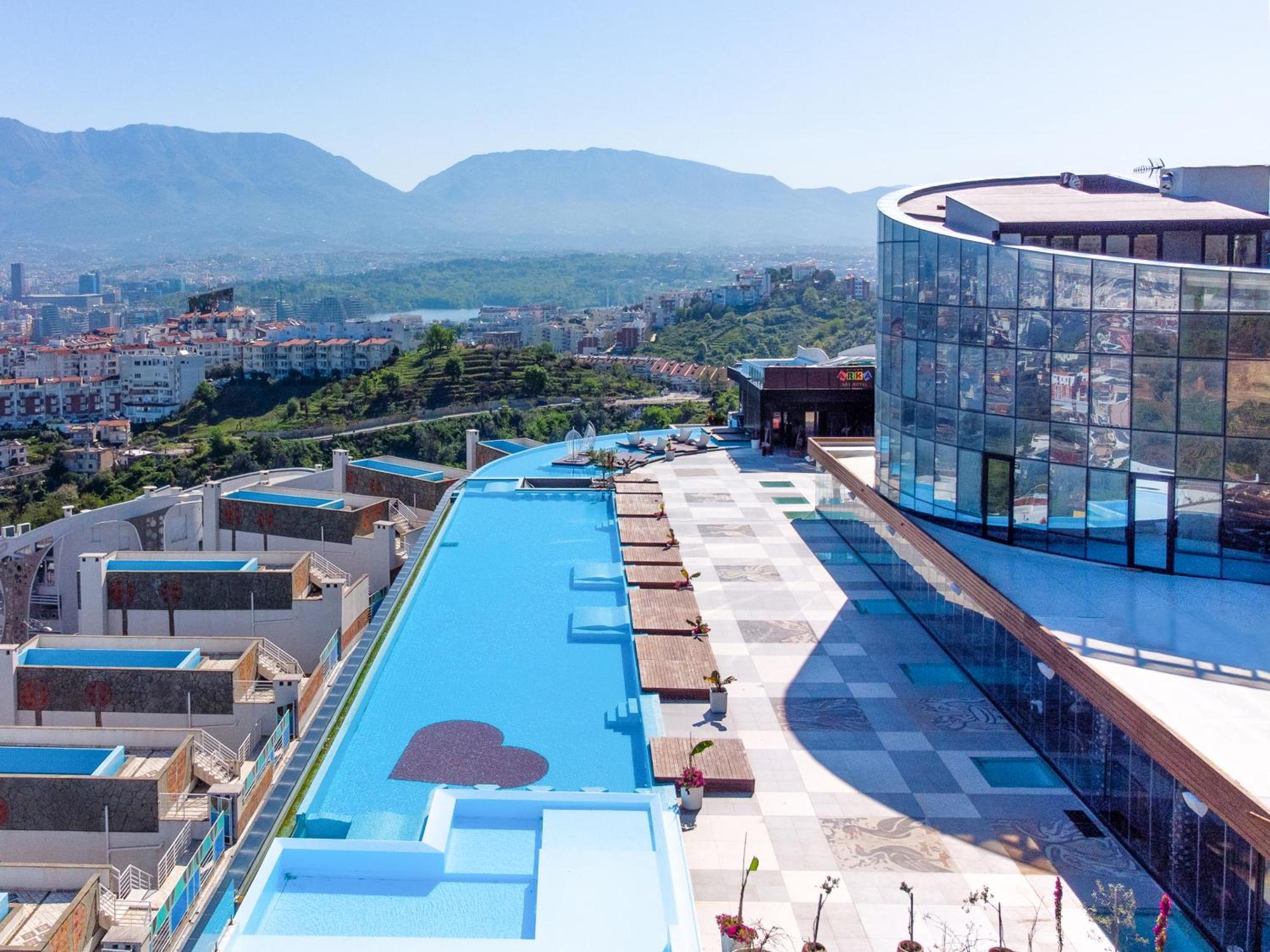 Arka Art Hotel Tirana Exteriör bild Skyline