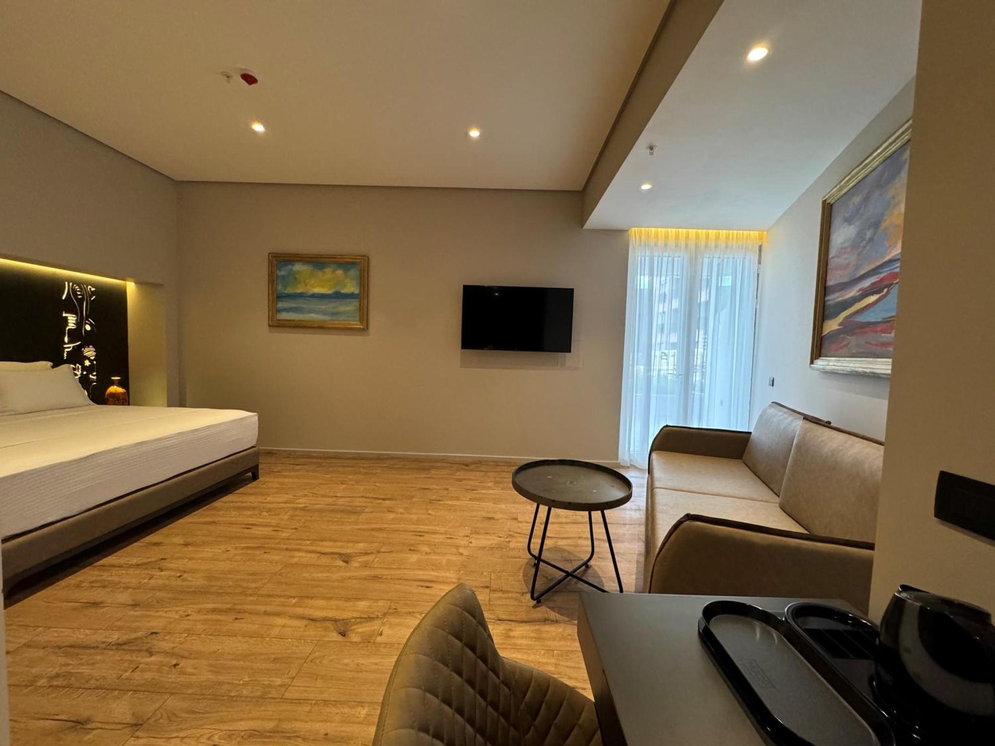 Arka Art Hotel Tirana Exteriör bild A room at the hotel