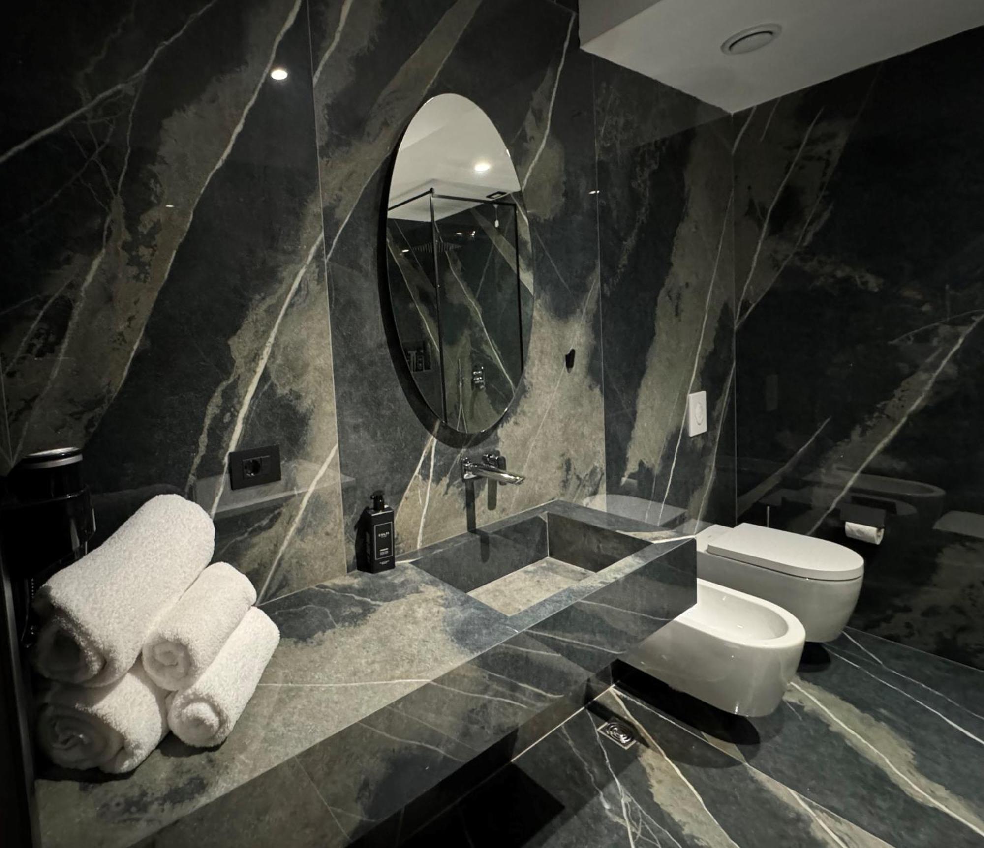 Arka Art Hotel Tirana Exteriör bild Bathroom