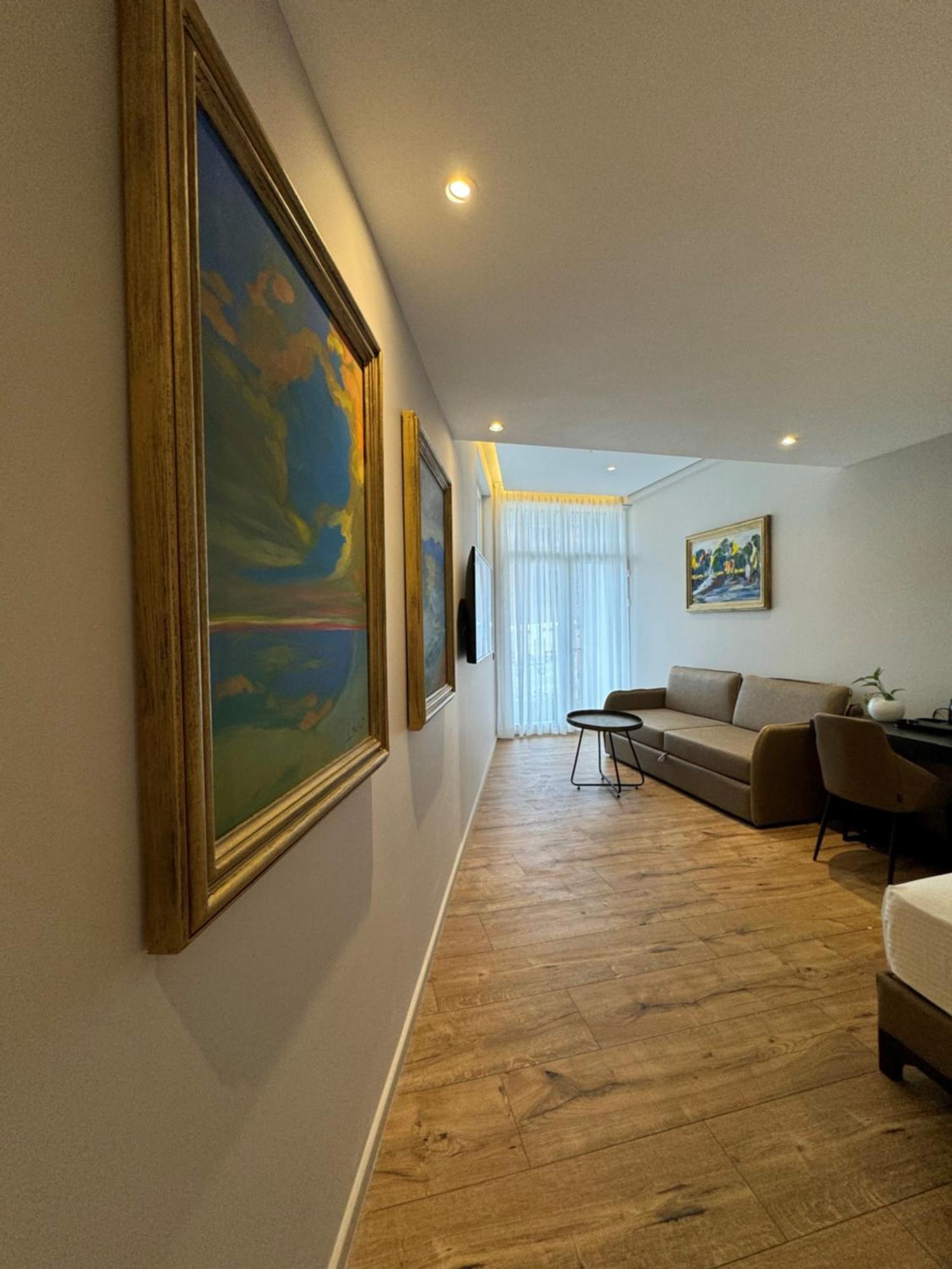 Arka Art Hotel Tirana Exteriör bild A suite at the hotel
